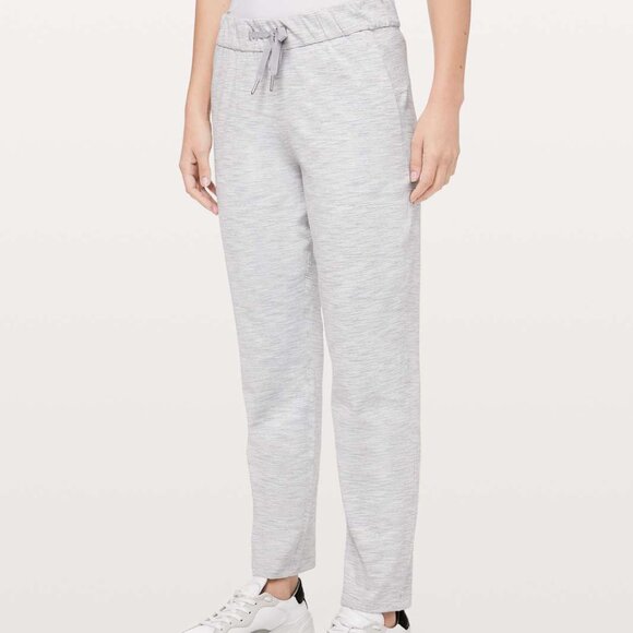 Lululemon On The Fly Pant / pants (size 8) Luxtreme, light grey, striped pattern - Picture 3 of 9